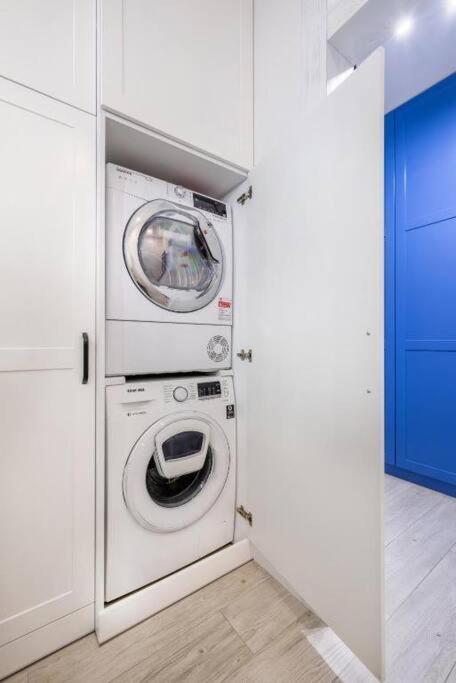 Apartament Bast 14 Ptak Szpital Kopernika Szpital Matki Polki Mandoria Orientarium Atlas Arena Plac Zabaw - Zamojska 20a M14 Parking Bezplatny
